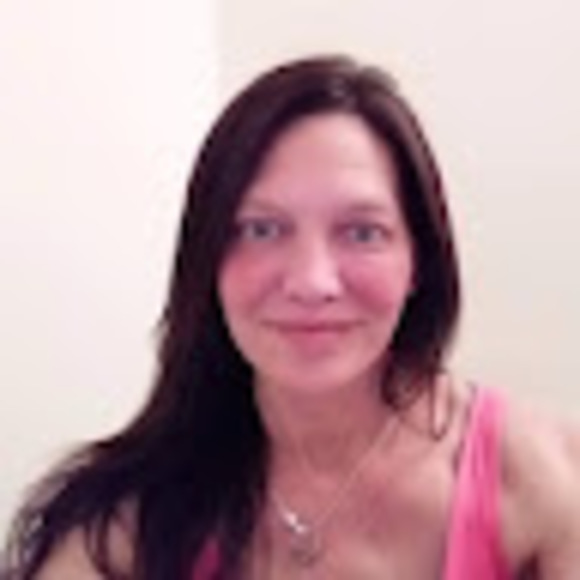 Meet your Posher, Cynthia - Picture 1 of 1